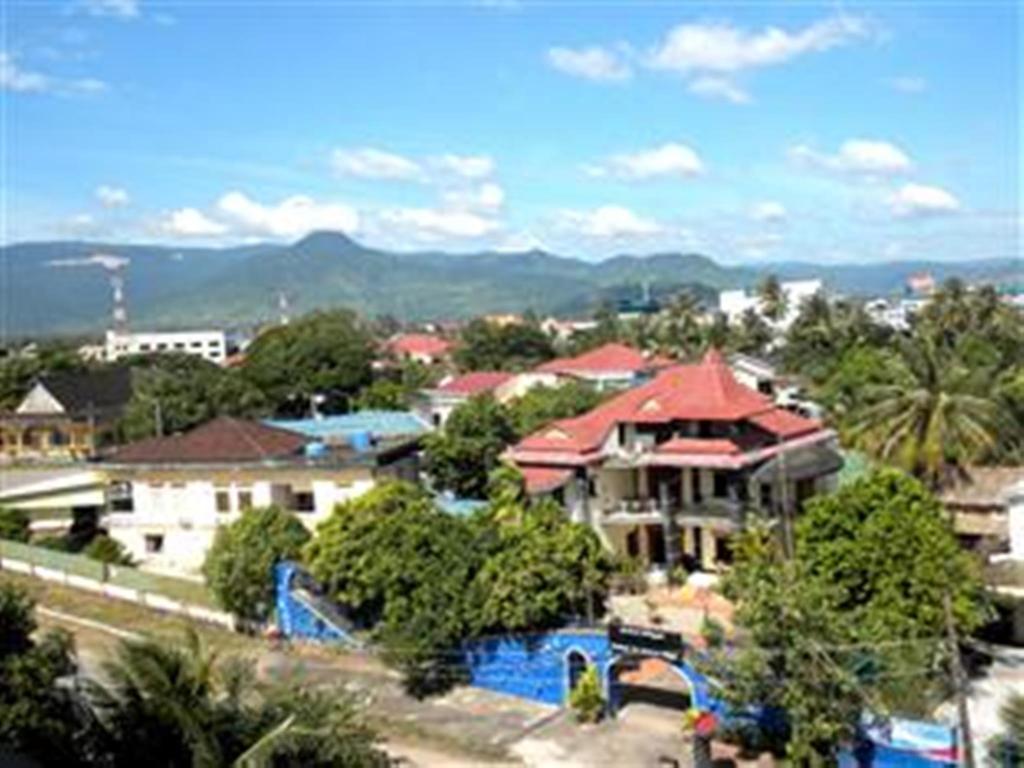 Nyny Hotel Kampot Exterior photo