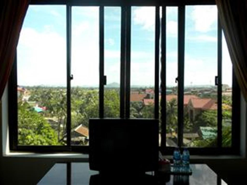 Nyny Hotel Kampot Exterior photo